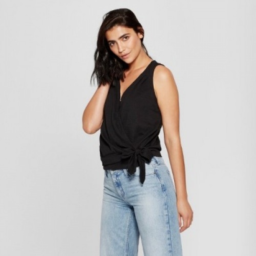 Universal Thread Black Tank with Front Bow